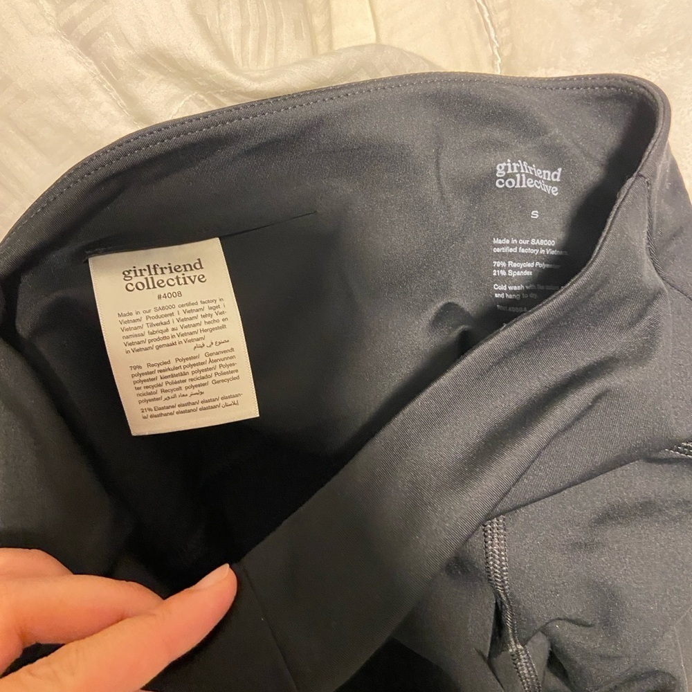 Girlfriend Collective compressive high rise Leggings in black 23 3/4 in - Picture 5 of 6